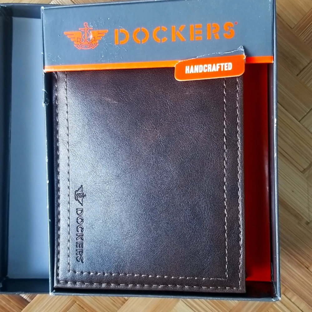 Dockers wallet